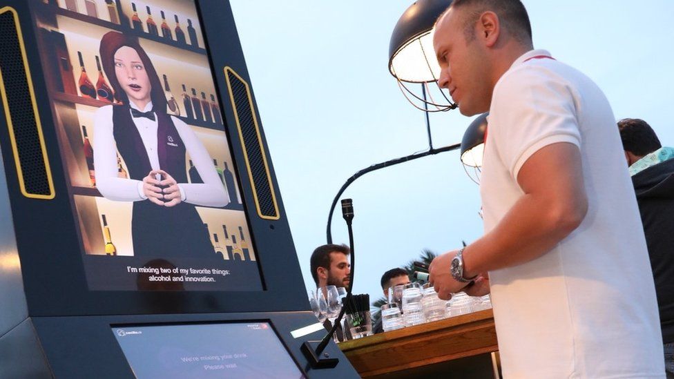 РОБОТ БАРМЕН ХУДАЛДААНД ГАРЛАА