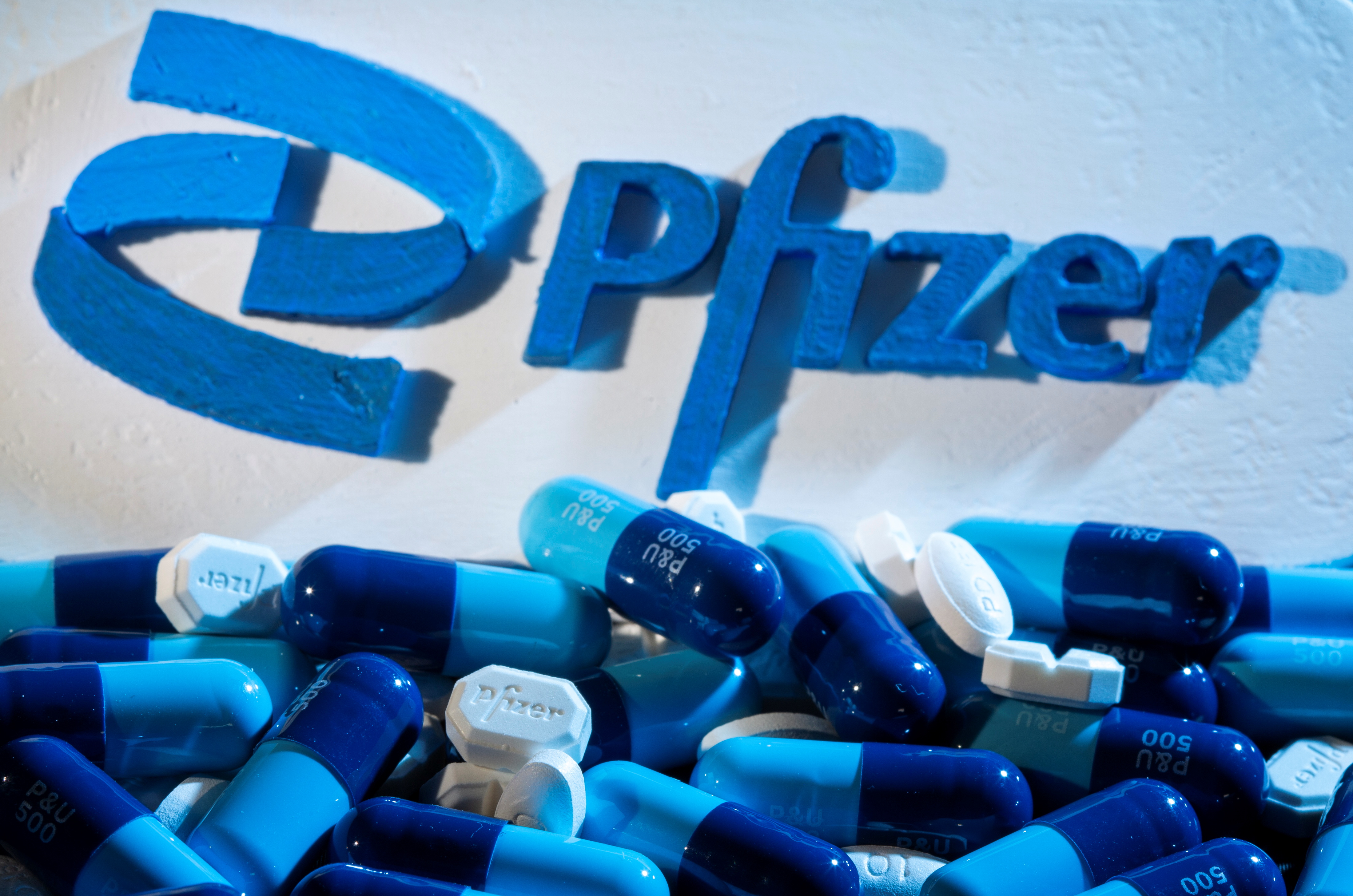"PFIZER" КОРОНАВИРУСИЙН ЭСРЭГ ЭМЭЭ 95 ОРОНД ХЯМД ҮНЭЭР НИЙЛҮҮЛНЭ